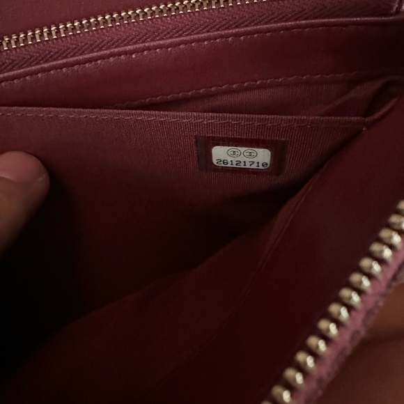 Auth CHANEL O Case in Iridescent Caviar Leather Boy - Picture 6 of 8